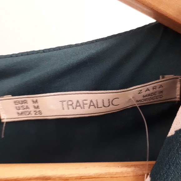 Zara busy floral romper - Picture 2 of 2